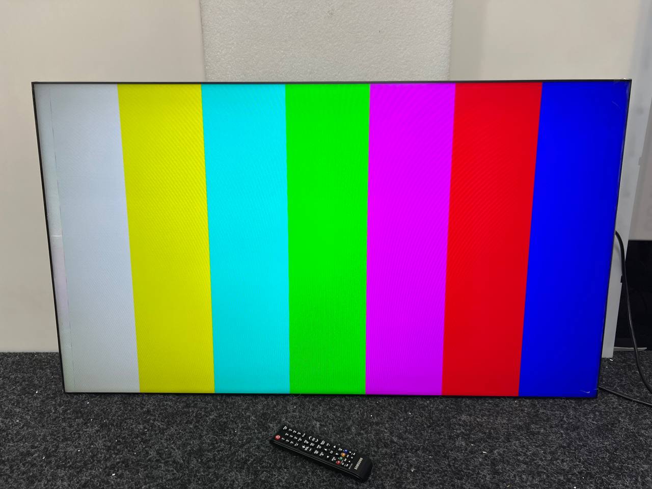 Монітор Samsung UH46F5 - фото 2