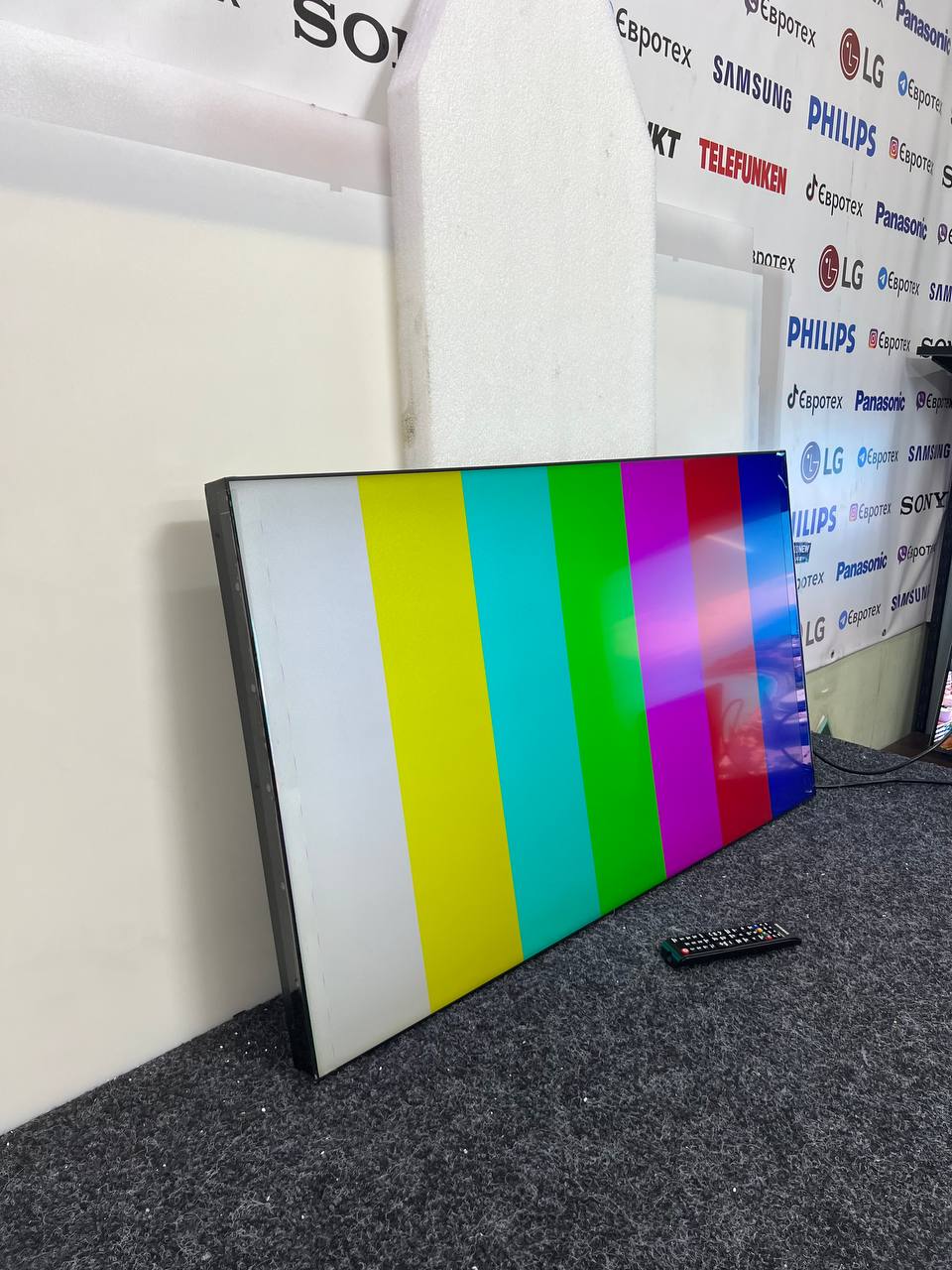 Монітор Samsung UH46F5 - фото 4