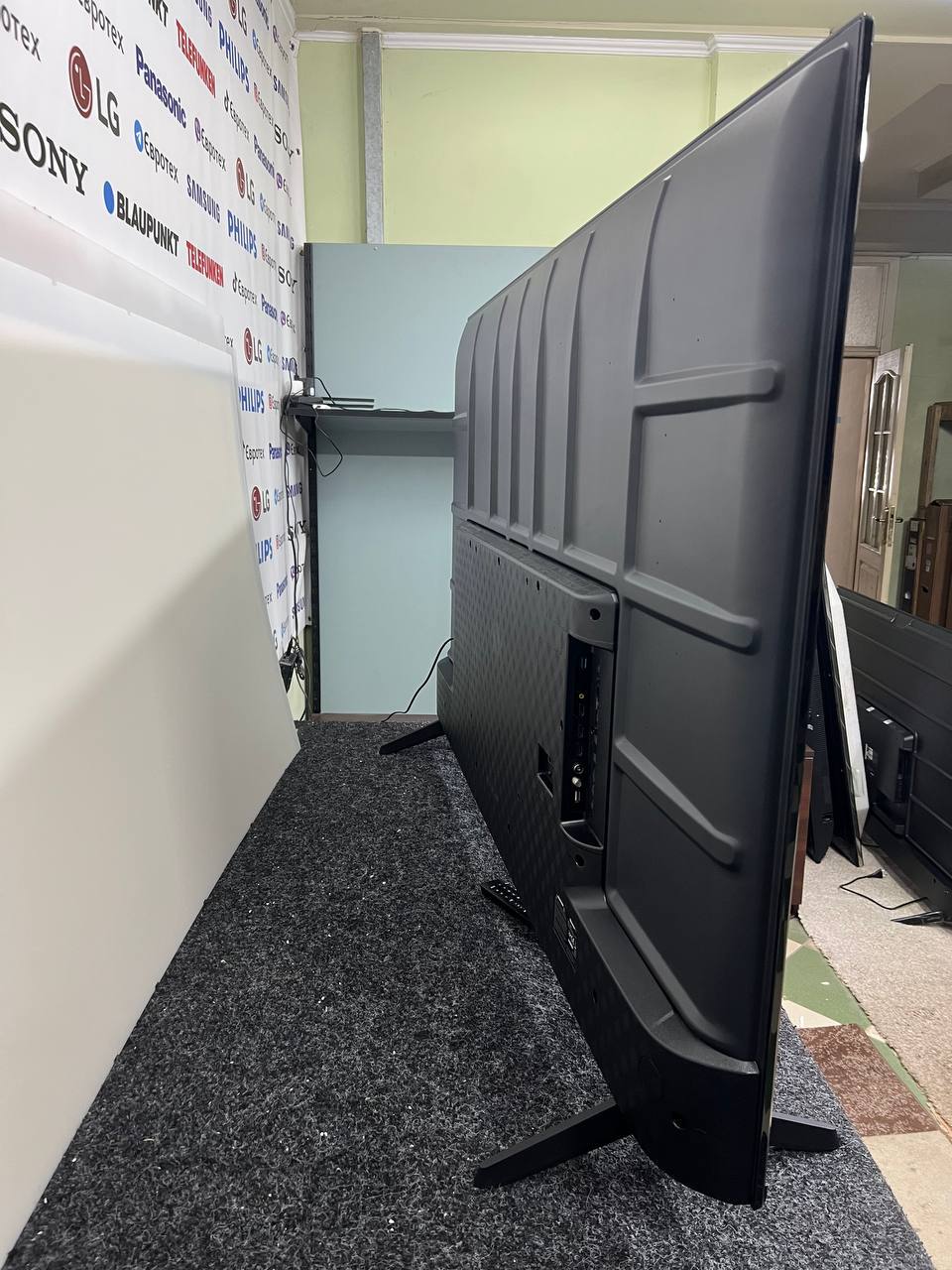 Телевізор Hisense 70E61KT - фото 4
