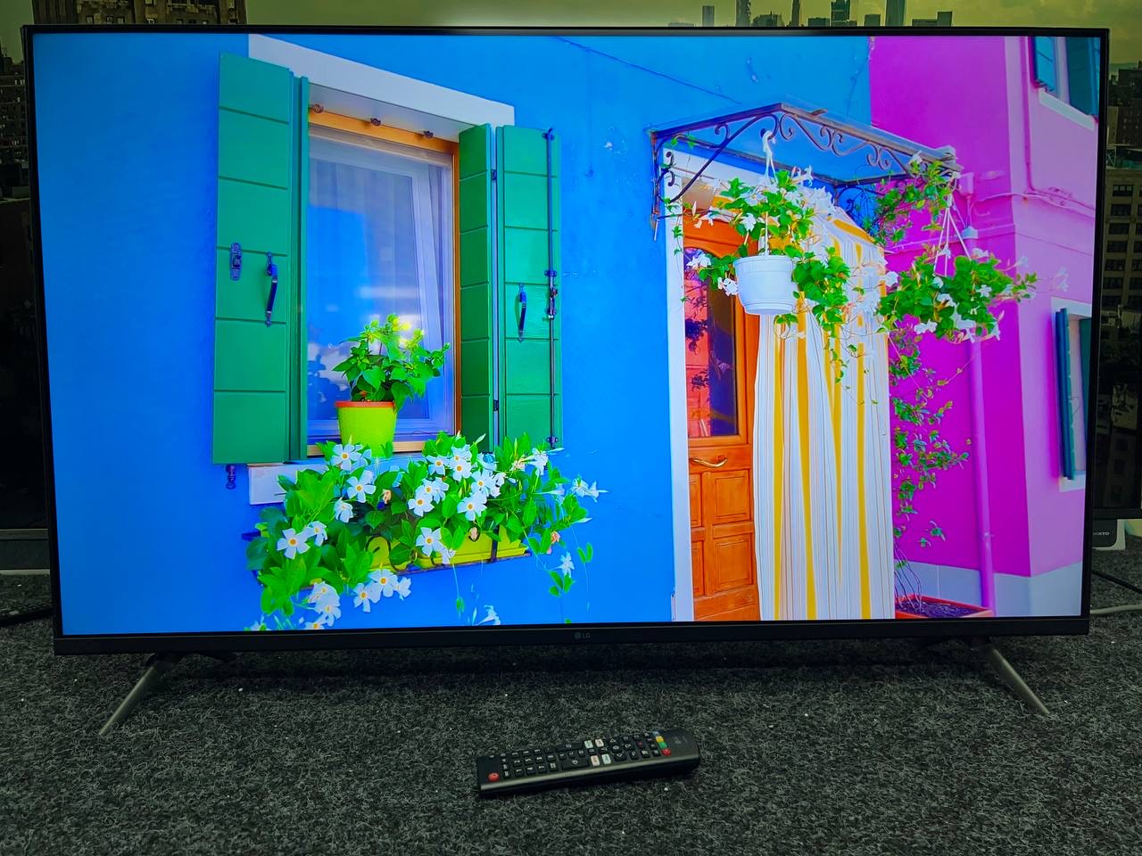 Телевізор LG 43UR74006LB