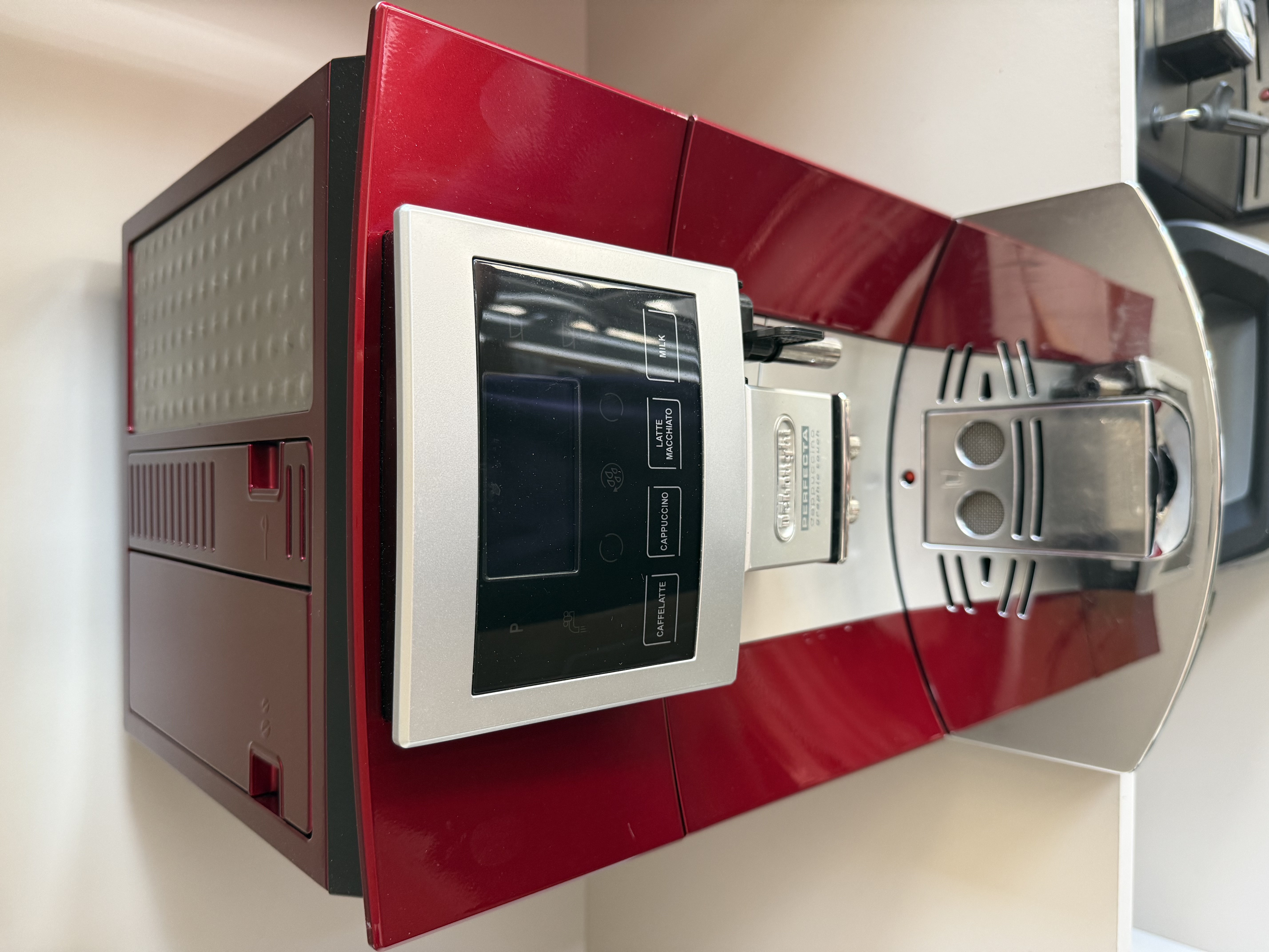 Кавомашина DeLonghi Perfecta Cappuccino Graphic Touch - фото 2